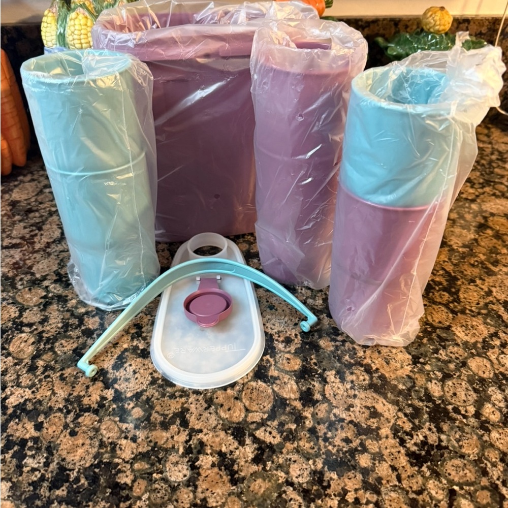 New VTG 🩵💜🩵Tupperware 10pc’s Purple and Teal Tupperware  pitcher set - Picture 4 of 5